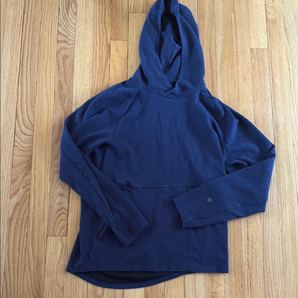 Lululemon hoodie , waffle texture , pocket in front , excellent condition